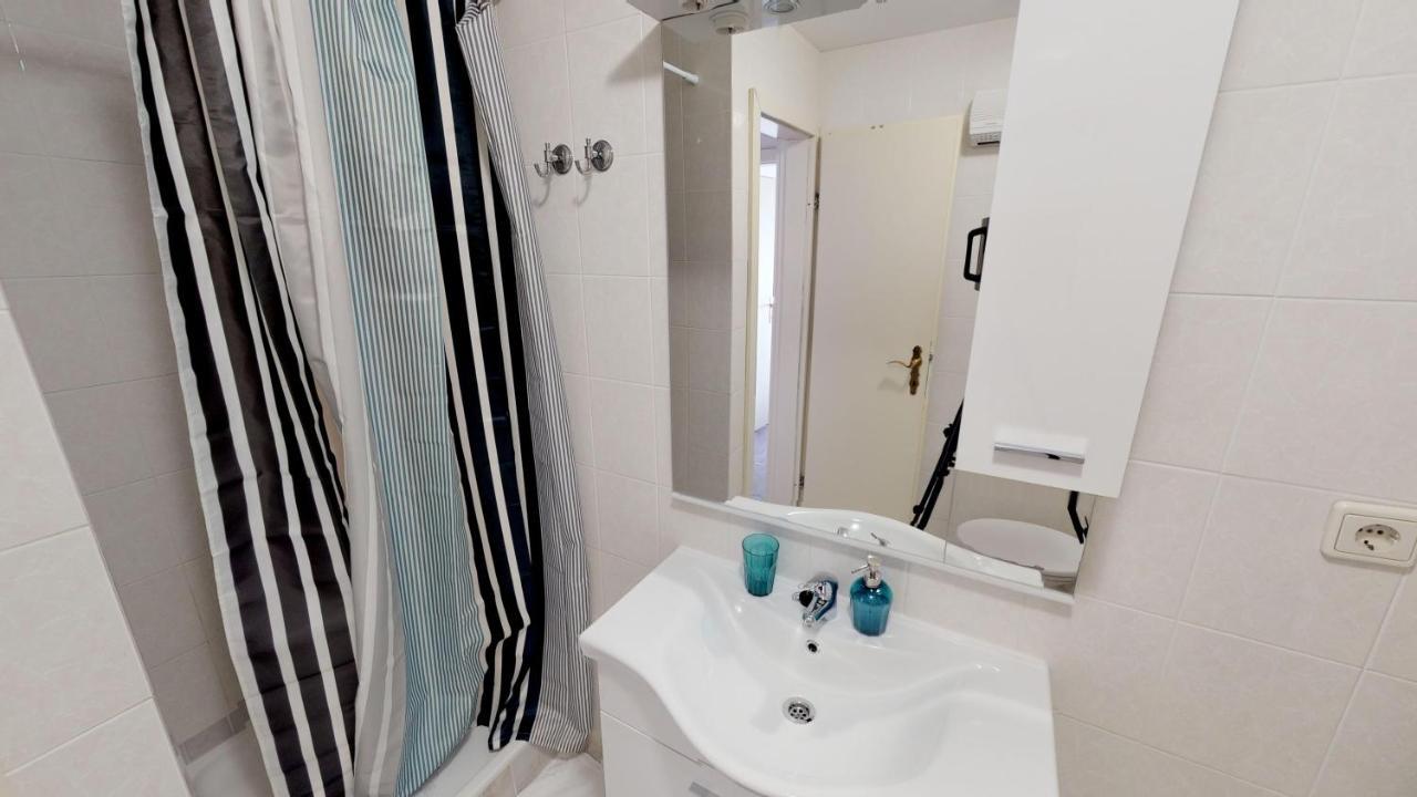 Lara Deluxe Superior 5 Star Apartment, Your Piece Of Heaven By The Sea & Park Novigrad  Bagian luar foto
