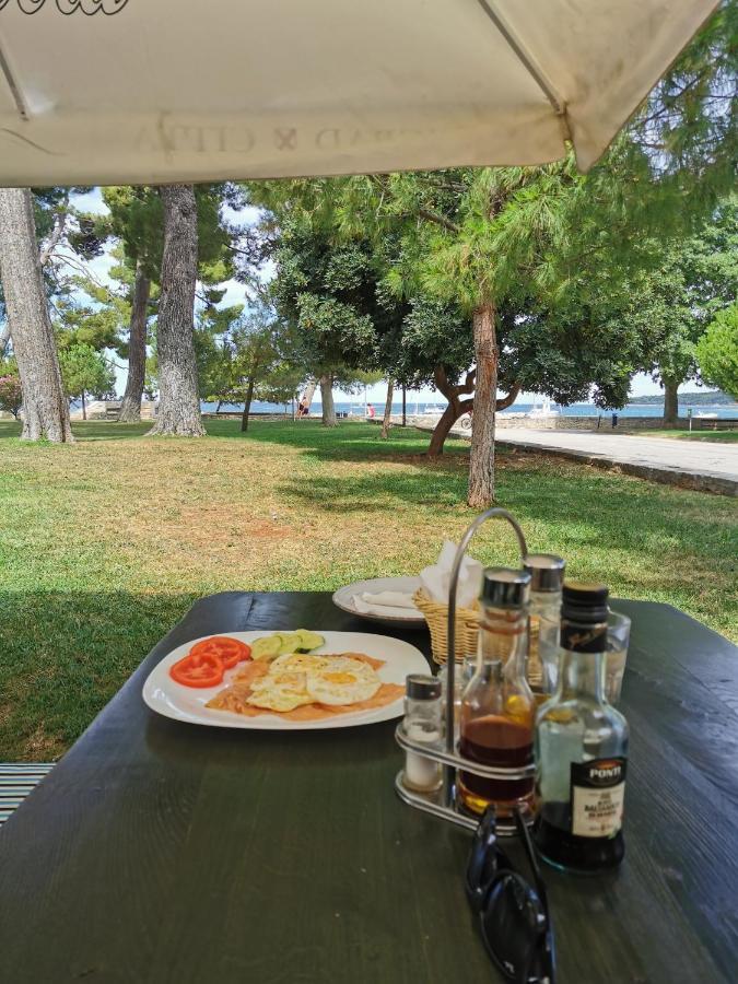 Lara Deluxe Superior 5 Star Apartment, Your Piece Of Heaven By The Sea & Park Novigrad  Bagian luar foto