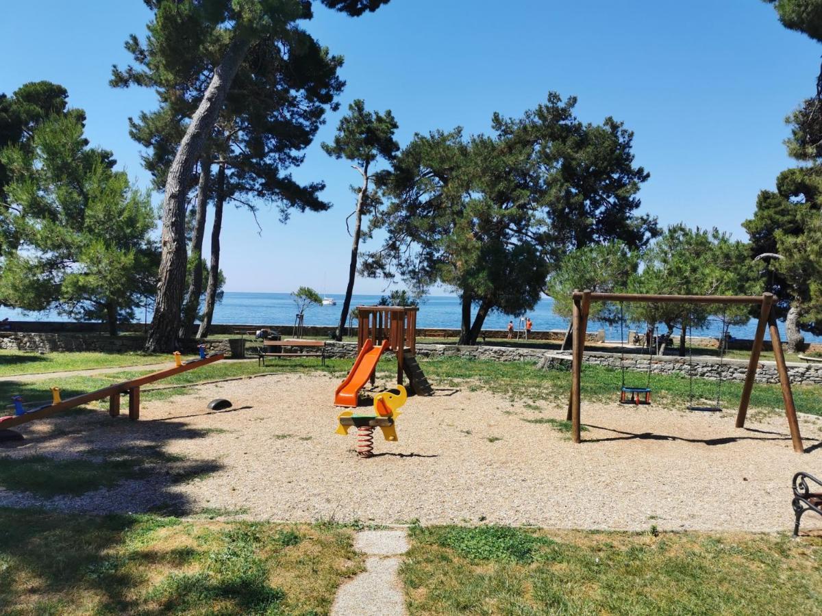 Lara Deluxe Superior 5 Star Apartment, Your Piece Of Heaven By The Sea & Park Novigrad  Bagian luar foto