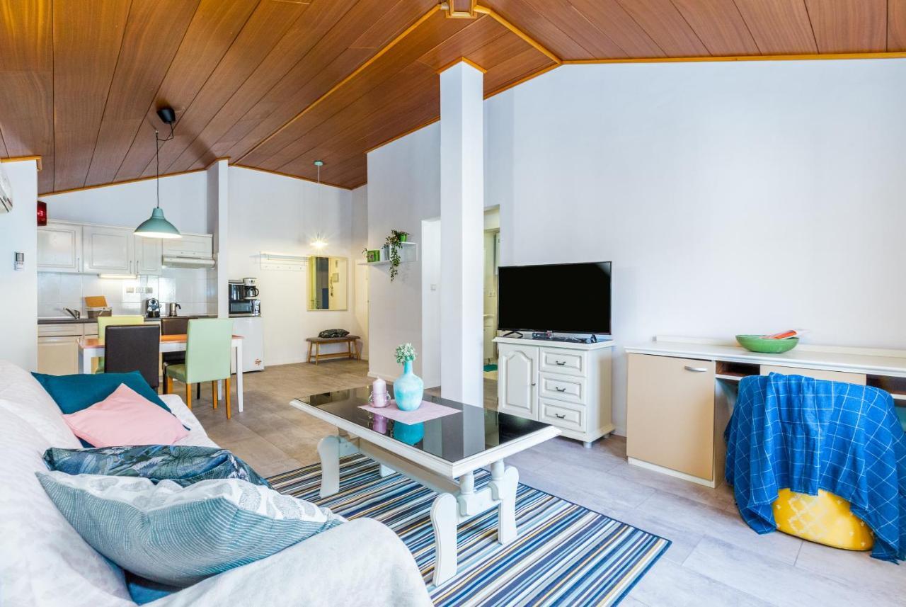 Lara Deluxe Superior 5 Star Apartment, Your Piece Of Heaven By The Sea & Park Novigrad  Bagian luar foto