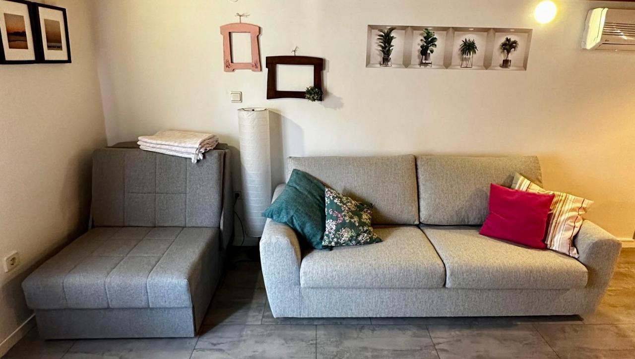 Lara Deluxe Superior 5 Star Apartment, Your Piece Of Heaven By The Sea & Park Novigrad  Bagian luar foto